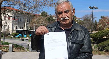 Resmiyette, tanımadığı 6 kişi ile aynı evde yaşıyor