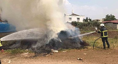 Reyhanlı'da odunların bulunduğu alanda çıkan yangın söndürüldü