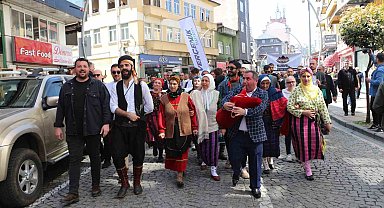 Rize'de Turizm Haftası kortej yürüyüşü renkli görüntülere sahne oldu