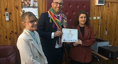 Rozetini çıkardı göreve başladı