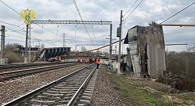 Rusya'da demiryolu üzerindeki köprü çöktü: 1 ölü, 5 yaralı