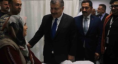 Sağlık Bakanı Koca'dan Defne Hastanesi'ne bayram ziyareti