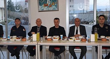 Sağlık çalışanları protokol ile iftar yemeğinde buluştu