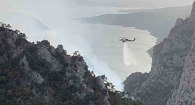 Şahinkaya Kanyonu'nda orman yangını: 1 helikopter ve 2 uçak havadan müdahale etti
