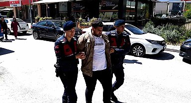 Şaka yapan arkadaşını bıçakla ağır yaraladı
