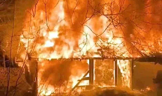 Sakarya'da baraka alev topuna döndü: Mahalleli sokağa döküldü