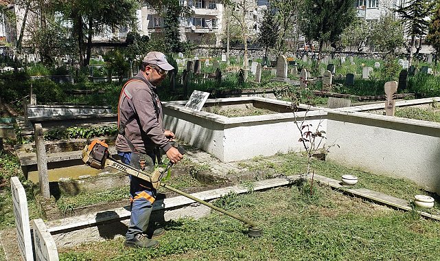 Sakarya'da mezarlıklar bayrama hazırlanıyor
