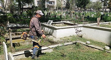 Sakarya'da mezarlıklar bayrama hazırlanıyor