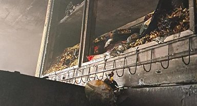Samandağ'da yanan ev kullanılmaz hale geldi