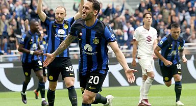Şampiyon Inter, Torino'yu Hakan Çalhanoğlu'nun golleriyle mağlup etti