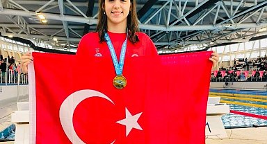 Şampiyon yüzücü, Edirne'ye altın madalyayla döndü