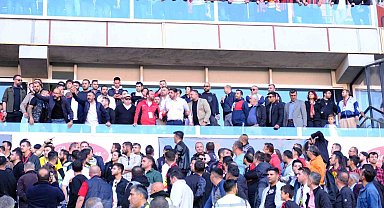 Şampiyonluk umudu kalamayan Eskişehirspor'da başkan taraftarla tartıştı