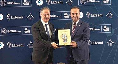 Sanayi Bakanı Kacır: "Geçtiğimiz yıl sağlık sektöründe 62 milyar liradan fazla yatırımı harekete geçirdik"