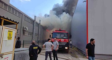 Sandalye fabrikası alevlere teslim oldu