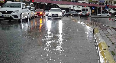 Şanlıurfa'da sağanak yağış etkili oluyor