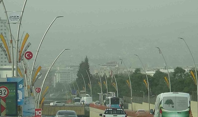 Şanlıurfa'da toz taşınımı etkili oldu