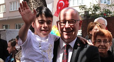 Sarı: "Bağımsızlığımızın sembolü çocuklarımızın bayramı kutlu olsun"