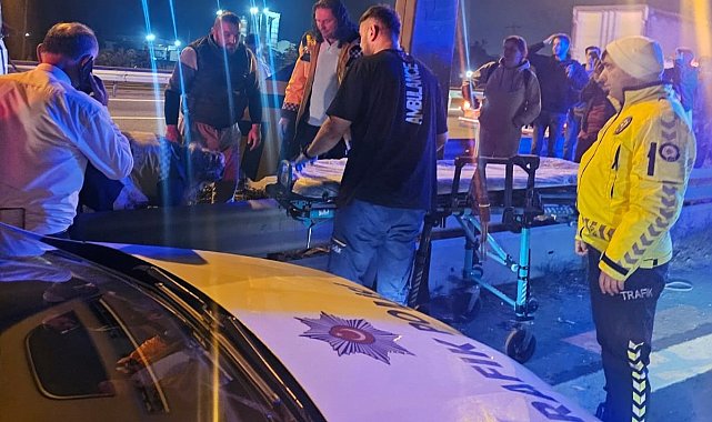 Şehirlerarası yolcu otobüsü bariyerlere çarptı: 2 yaralı