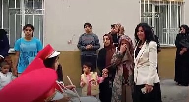 Şehit ailesini duygulandıran bando
