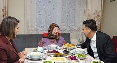 Şehit ailesinin iftar sofrasına misafir oldu