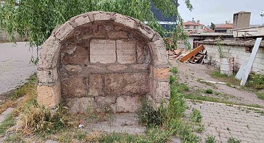 Şehrin ortasındaki 300 yıllık çeşme akmayı bekliyor