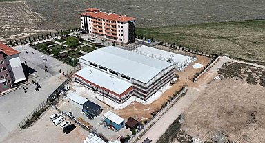 Selçuklu Belediyesi'nden eğitime kapalı spor salonu ve suni çim saha desteği