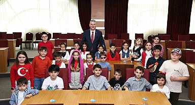 Serdivan Belediyesi Meclisi'nde söz hakkı çocukların