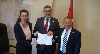 Serik Belediye Başkanı Kumbul törenle mazbatasını aldı