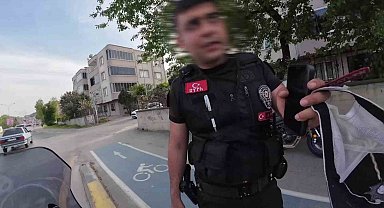 Şerit dışından giden kuryeye polisten uyarı: "Üç kuruş için canını tehlikeye atma"