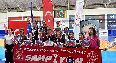 Seydikemer'de voleybol turnuvasında şampiyonlar belli oldu
