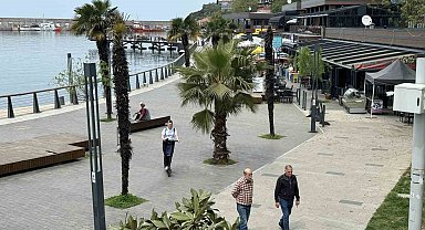 Sıcak havayı gören cadde ve sahillere koştu