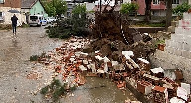 Şiddetli yağış ve fırtına Köşk'te de etkisini gösterdi