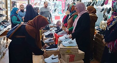 Simav'da Kur'an Kursu öğreticilerinden 29 çocuğa bayramlık kıyafet