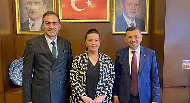 Simav'ın ilk bayan belediye başkanı göreve başladı