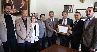 Şırnak Belediye Başkanı mazbatasını aldı