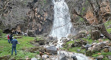 Şırnak'ta dev şelaleye akınlar başladı
