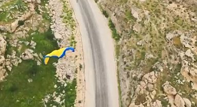 Şırnak'ta festivalde paraşüt düştü