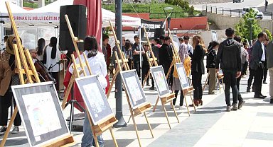 Şırnak'ta Gazze'deki katliamı anlatan resim sergisi açıldı