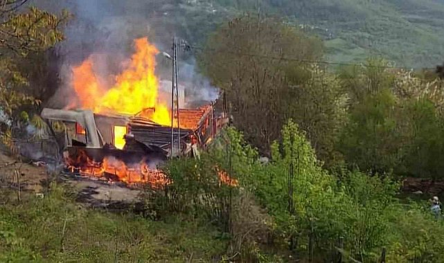 Sobadan çıktığı tahmin edilen yangında bir ev kullanılamaz hale geldi