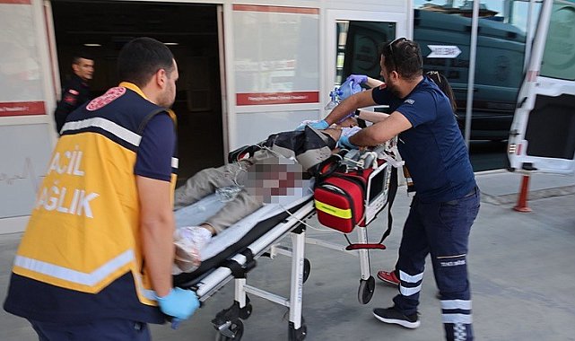 Sokak ortasında birbirini bıçaklayan kişilerden 1'i öldü