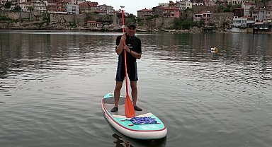 Sörf yapan şahıs, sahil güvenlik ekiplerini alarma geçirdi