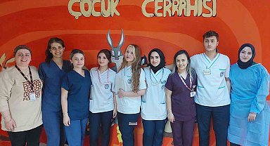 Stajyer ebe olarak görev yaptığı Çocuk Cerrahi Servisi'ni çizimleri ile renklendirdi