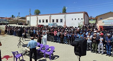 Şuhut'ta köy sakinleri yağmur duasına çıktı