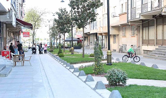 Sultangazi Belediye Başkanı Dursun, prestij caddesinde yerinde inceleme yaptı