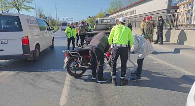 Sultangazi'de duvar ile trafik uyarı levhası arasına sıkışan motosikletli hayatını kaybetti