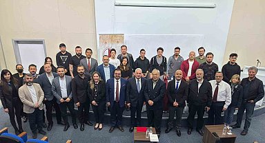 Suriye'de iç savaşa giden yolun en önemli tanıklarından biri olan Türkiye'nin son Şam Büyükelçisi Ömer Önhon, konferans verdi