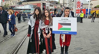 Taksim'de 23 Nisan coşkuyla kutlandı