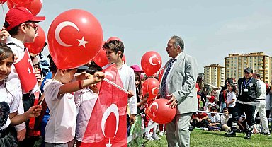 Talas'ta 23 Nisan coşkusu alanlardan taştı