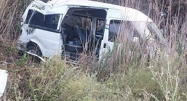 Tarım işçilerini taşıyan minibüs devrildi: 14 hafif yaralı