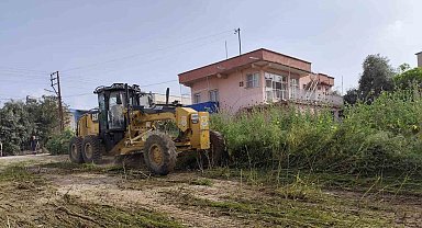 Tarsus Belediyesi kırsal mahallerde yol bakım çalışmasını yoğunlaştırdı